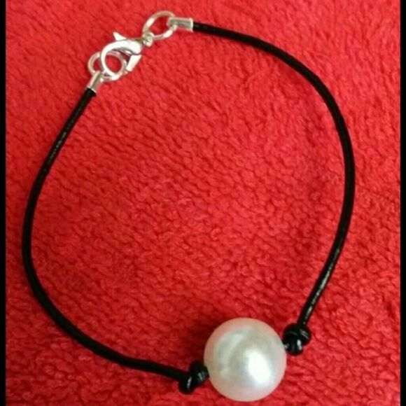 Leather pearl bracelet! - Picture 1 of 1